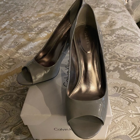 Calvin Klein pumps - Picture 1 of 4